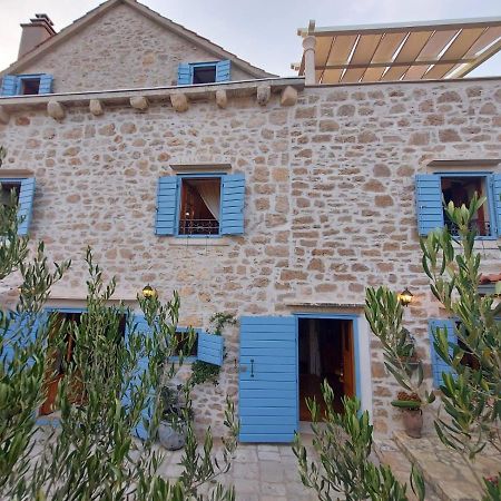Villa Vicina Heritage Villa For 9,Milna - Close To Restaurants And Shops エクステリア 写真