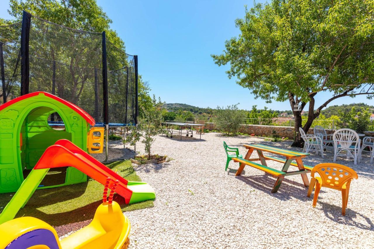 Villa Vicina Heritage Villa For 9,Milna - Close To Restaurants And Shops エクステリア 写真