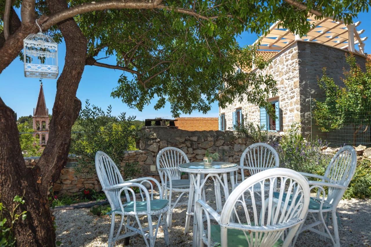 Villa Vicina Heritage Villa For 9,Milna - Close To Restaurants And Shops エクステリア 写真