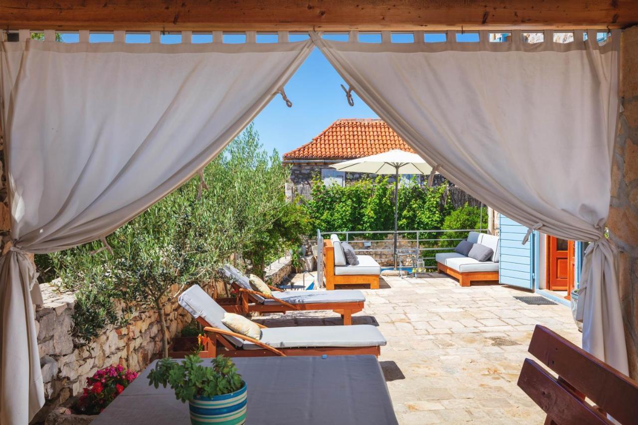 Villa Vicina Heritage Villa For 9,Milna - Close To Restaurants And Shops エクステリア 写真