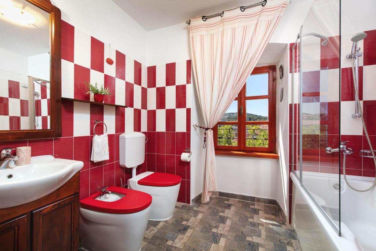 Villa Vicina Heritage Villa For 9,Milna - Close To Restaurants And Shops エクステリア 写真