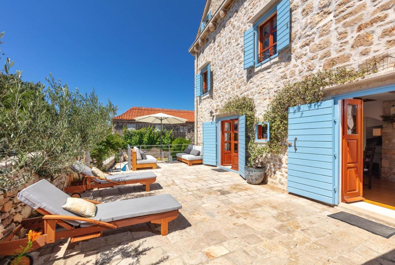Villa Vicina Heritage Villa For 9,Milna - Close To Restaurants And Shops エクステリア 写真