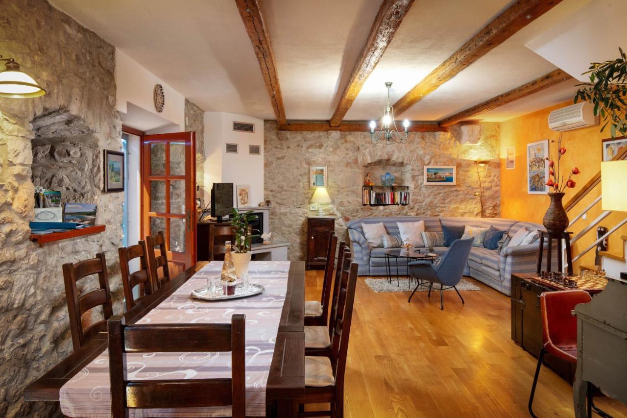 Villa Vicina Heritage Villa For 9,Milna - Close To Restaurants And Shops エクステリア 写真