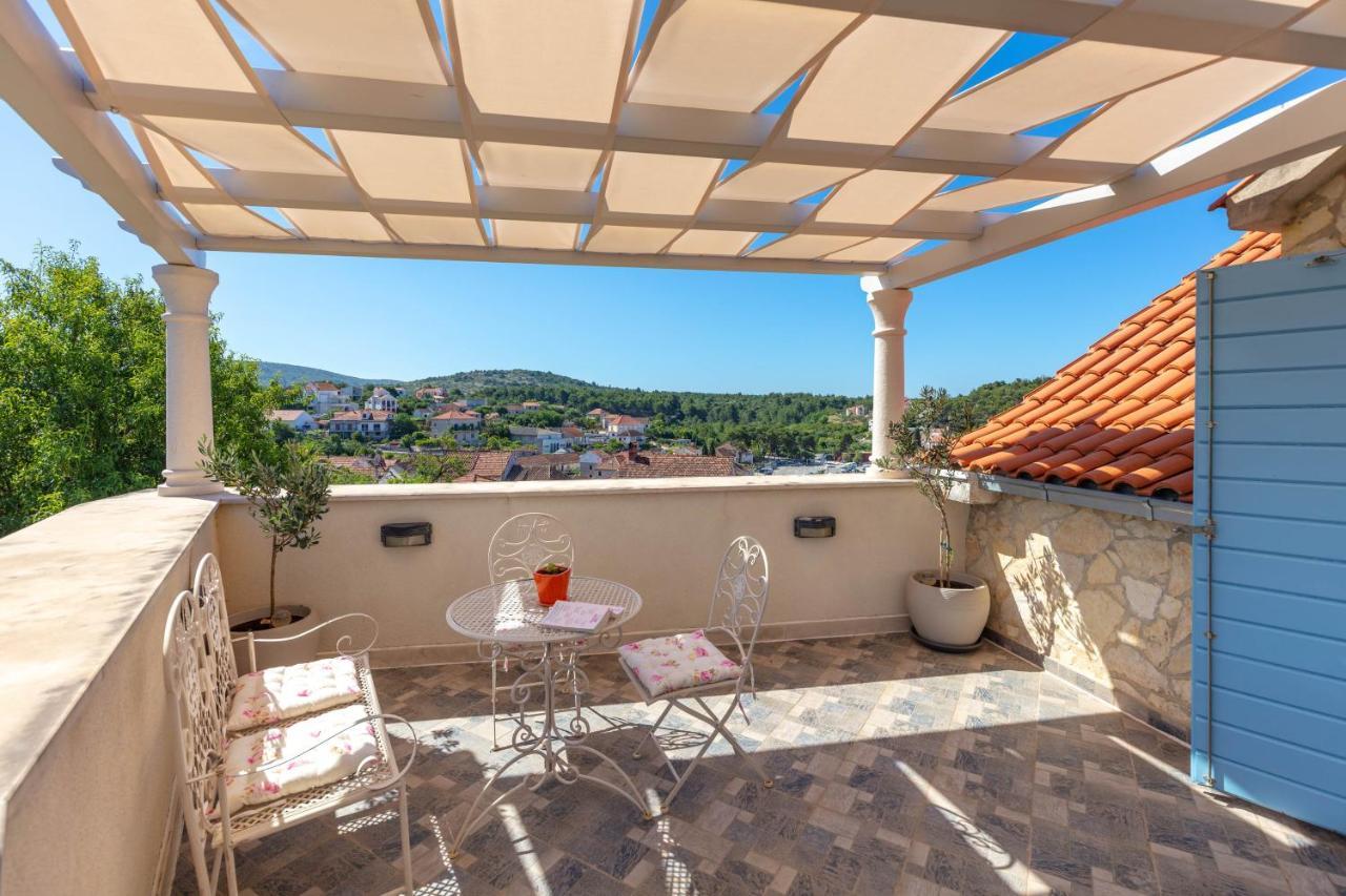 Villa Vicina Heritage Villa For 9,Milna - Close To Restaurants And Shops エクステリア 写真