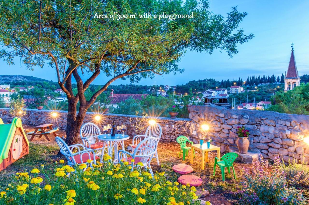 Villa Vicina Heritage Villa For 9,Milna - Close To Restaurants And Shops エクステリア 写真