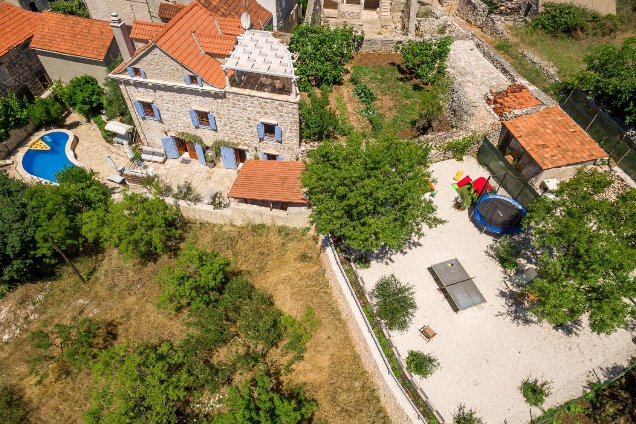 Villa Vicina Heritage Villa For 9,Milna - Close To Restaurants And Shops エクステリア 写真